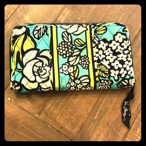 Vera Bradley Wallet in Island Blooms
